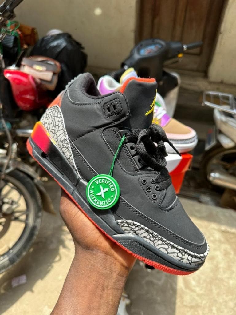 Air Jordan 4, Noir ciment