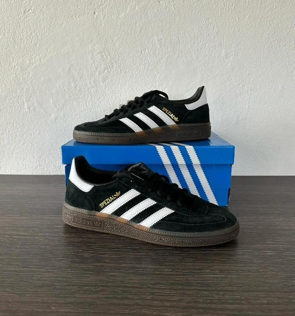 Handball Spezial, Noir