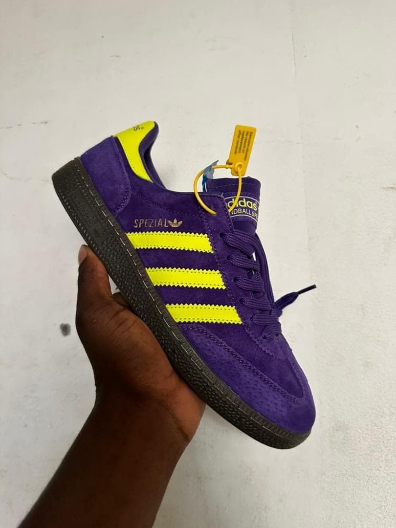Handball Spezial, Violet et jaune